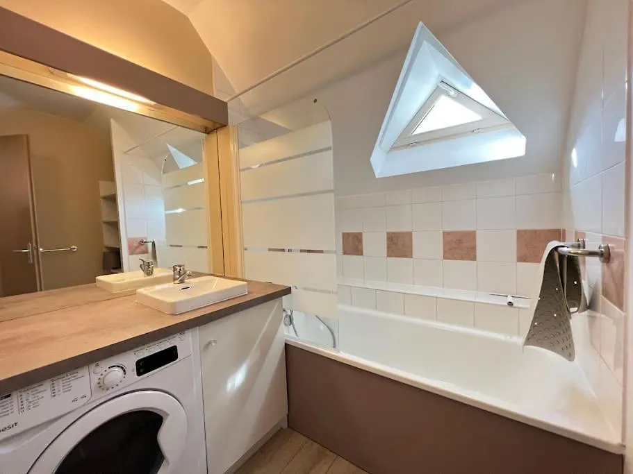 코트레 T3 Renove Avec Balcon, Vue Montagne Et Parking. 아파트 프랑스