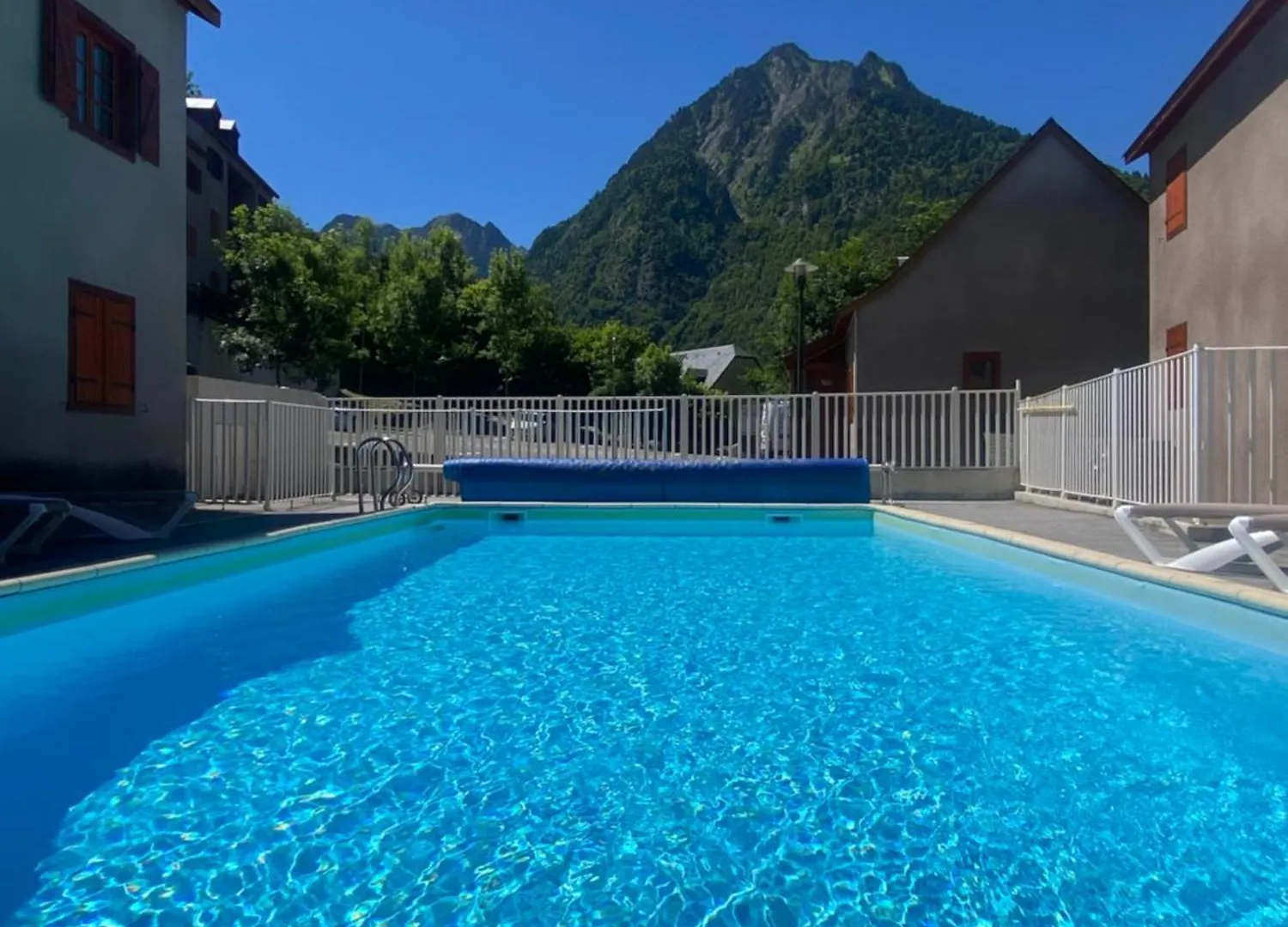 코트레 T3 Renove Avec Balcon, Vue Montagne Et Parking. 아파트 0*,  프랑스